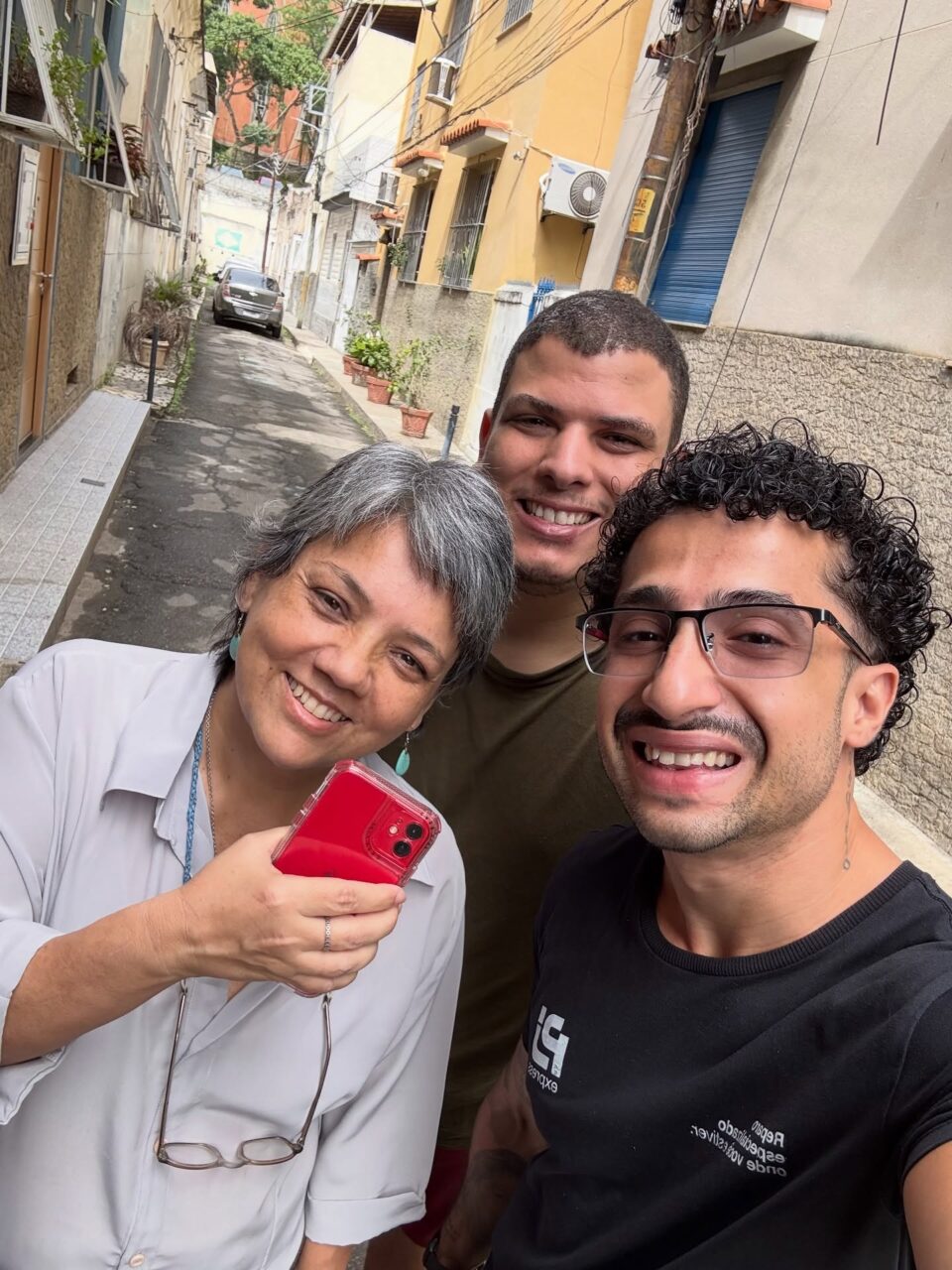 cliente feliz com o reparo em seu iPhone