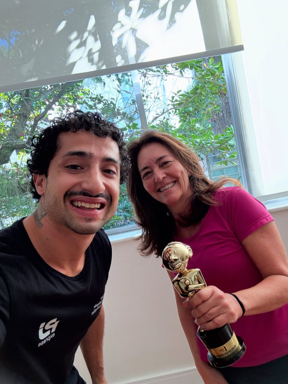 cliente feliz com o reparo em seu iPhone